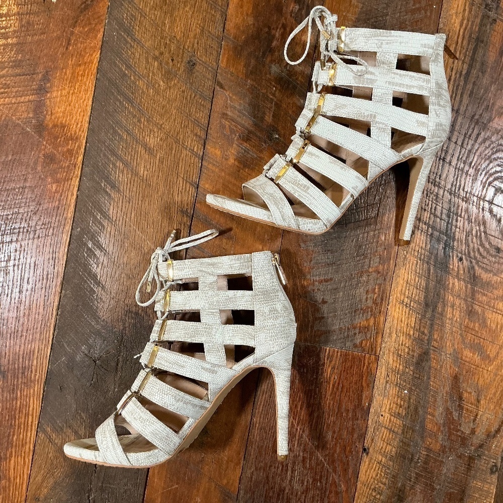 Vince Camuto Freshi Cream Snake Embossed Sandals Size 10